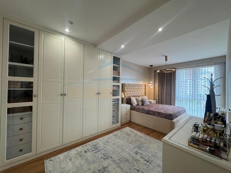 Shqiperi, shitet apartament 3+1+2+2poste Kati 4, 131 m² 290000 € (Fusha e Aviacionit)