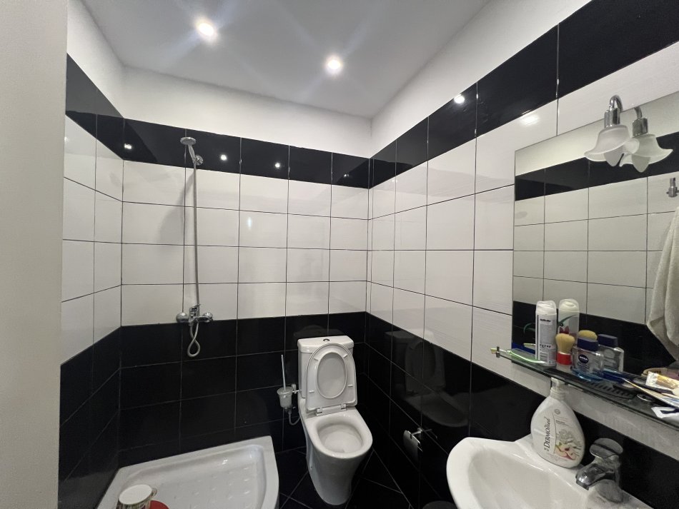 Tirane, jepet me qera apartament 2+1+Ballkon Kati 9, 107 m² 700 € (Panorama)