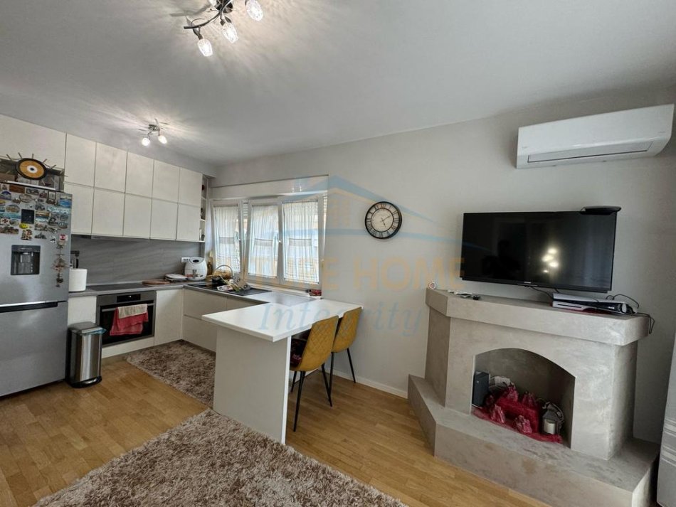Tirane, jepet me qera apartament 2+1 Kati 0, 80 m² 1.000 € (Sauk)
