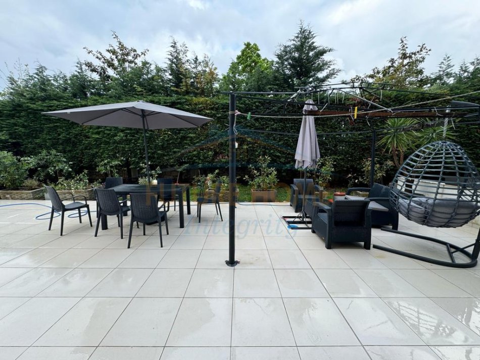 Tirane, jepet me qera apartament 2+1 Kati 0, 80 m² 1.000 € (Sauk)