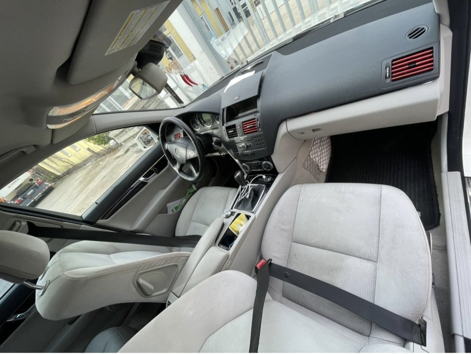 Tirane, shitet makine Mercedes Benz C Class W204 Nafte, e bardhë manuale Klima 215 km 6.500 €