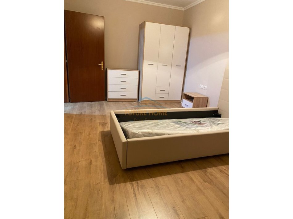 Tirane, jepet me qera apartament 2+1 Kati 2, 76 m² 500 € (Brryl)