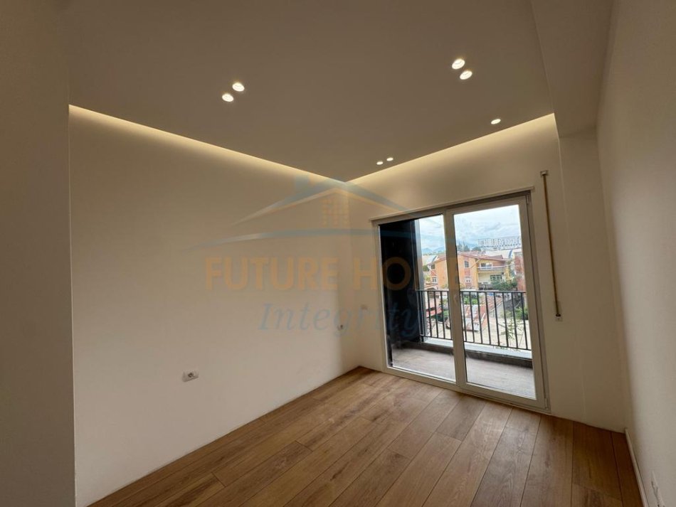 Tirane, jepet me qera apartament 2+1 , 86 m² 600 € (Spitali Amerikan 3)
