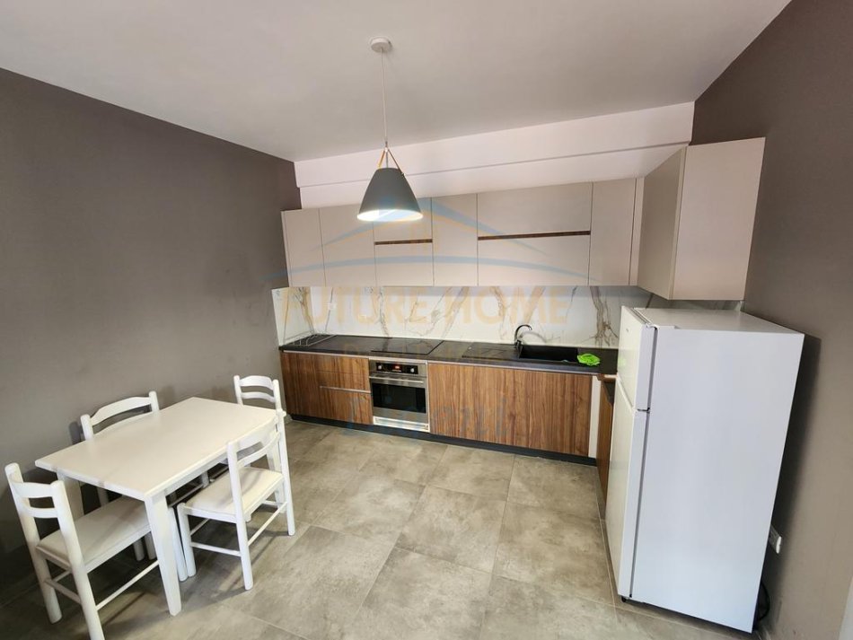 Tirane, jepet me qera apartament 2+1 Kati 6, 92 m² 620 € (Unaza e Re)
