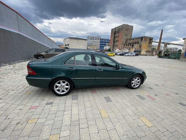 Tirane, shes makine Mercedes-Benz C klas Viti 2001, 3.500 Euro