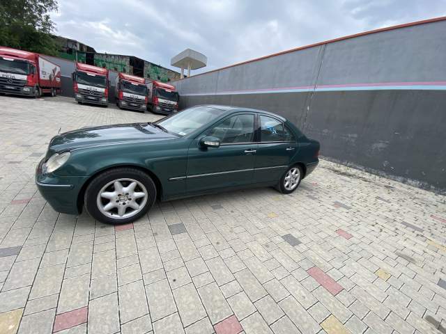 Tirane, shes makine Mercedes-Benz C klas Viti 2001, 3.500 Euro