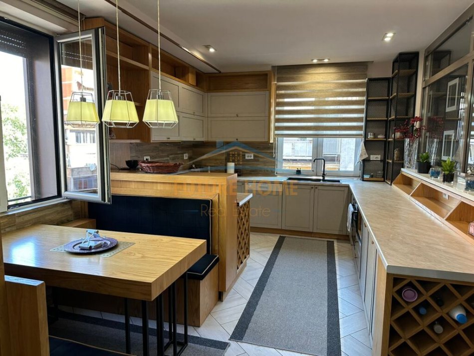 Tirane, shitet apartament 2+1+Ballkon Kati 2, 192 m² 590.000 € (Myslym Shyri)