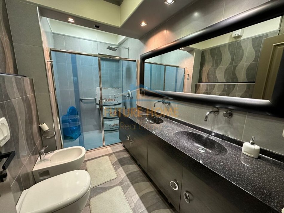 Tirane, shitet apartament 2+1+Ballkon Kati 2, 192 m² 590.000 € (Myslym Shyri)