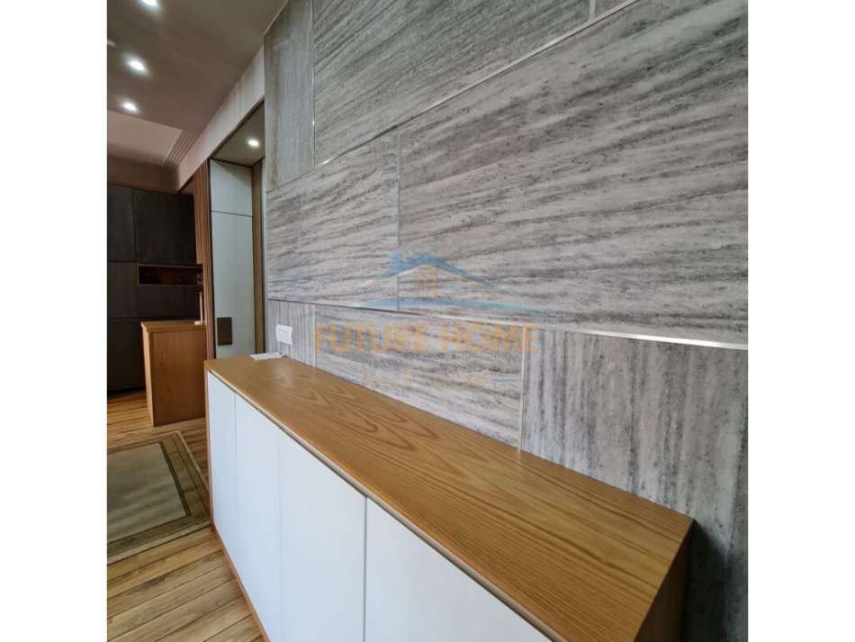 Tirane, shitet apartament 1+1+Ballkon Kati 8, 95 m² 295.000 € (Rruga myslym shyri)