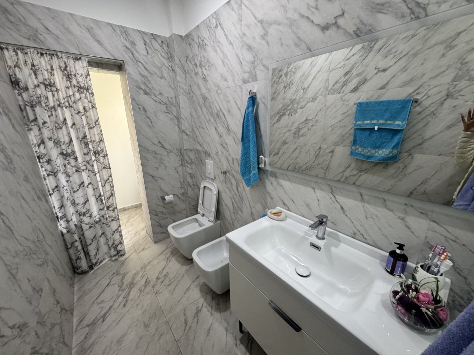Tirane, jepet me qera apartament 2+1+Ballkon Kati 5, 75 m² 550 € (Rr. Foto Janku pas ish hipotekes, Don Bosko)