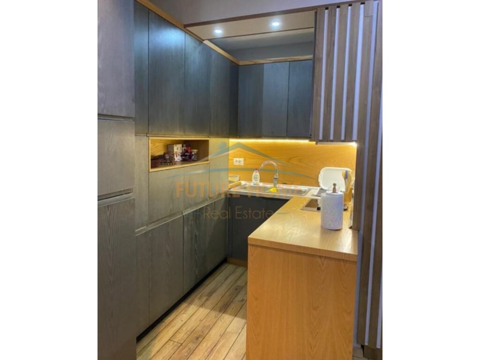 Tirane, shitet apartament 1+1+Ballkon Kati 8, 95 m² 295.000 € (Rruga myslym shyri)