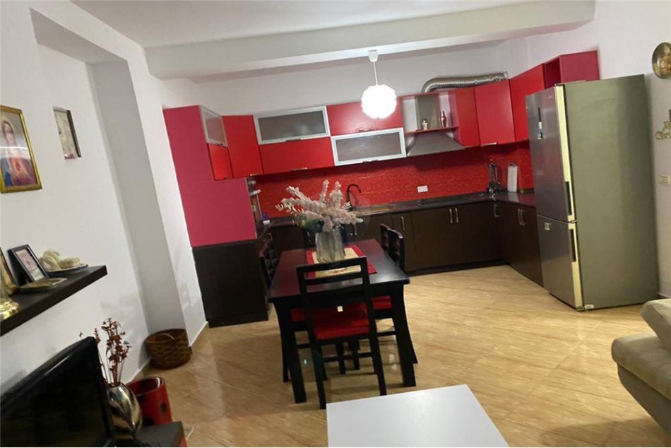 Tirane, jepet me qera apartament 2+1 , 90 m² 450 € (Astir)