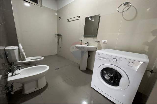 Tirane, jepet me qera 2+1+BLK Kati 2, 100 m² 500