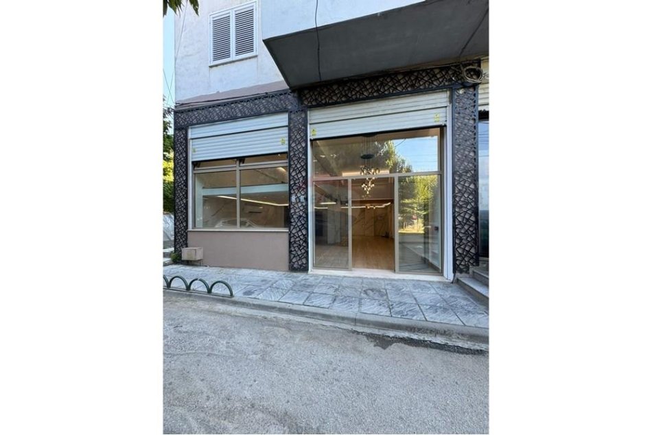 Tirane, jepet me qera ambjent biznesi Kati 0, 80 m² 1.000 € (QIRA AMBJENT BIZNESI 80M2 KOMUNA E PARISIT)