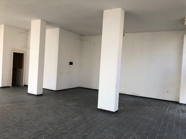 Tirane, shitet ambjent biznesi Kati 0, 190 m² 1.100 Euro/m2 (Rruga kryesore e dajtit)