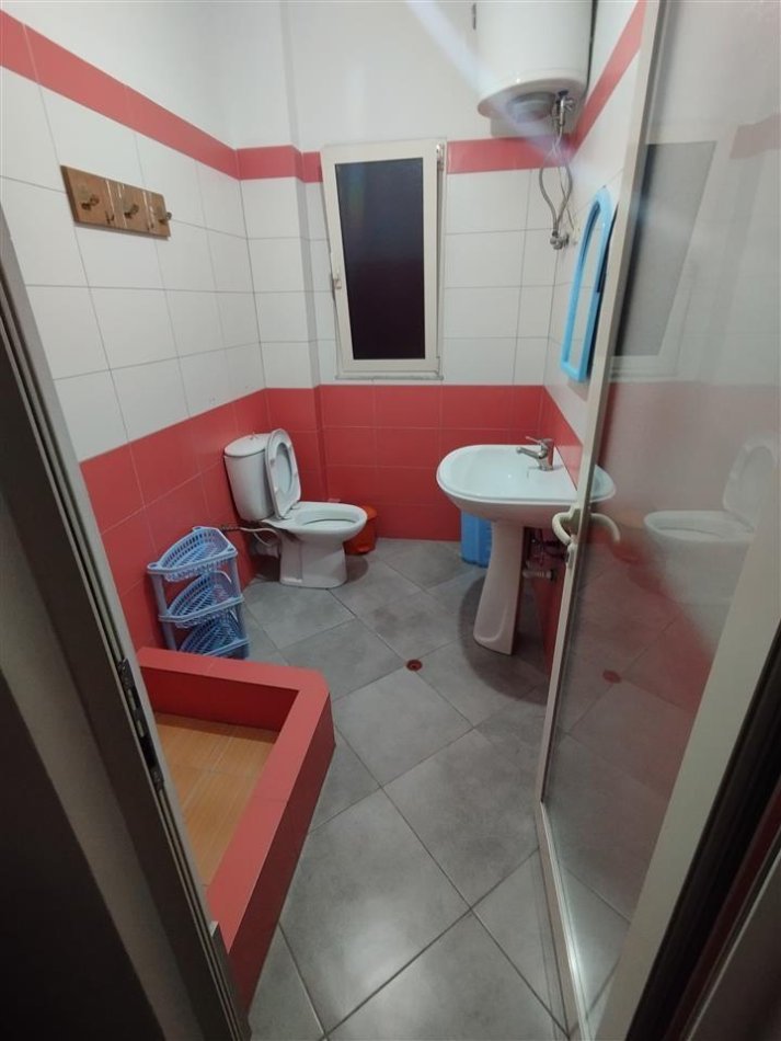 Tirane, jepet me qera shtepi 2+1+Ballkon Kati 3, 75 m² 330 € (Kodra e Priftit)