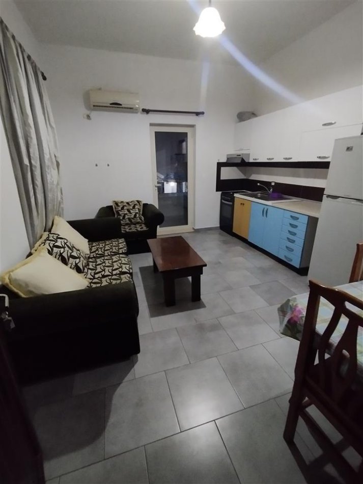 Tirane, jepet me qera shtepi 2+1+Ballkon Kati 3, 75 m² 330 € (Kodra e Priftit)