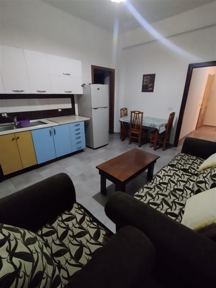 Tirane, jepet me qera shtepi 2+1+Ballkon Kati 3, 75 m² 330 € (Kodra e Priftit)