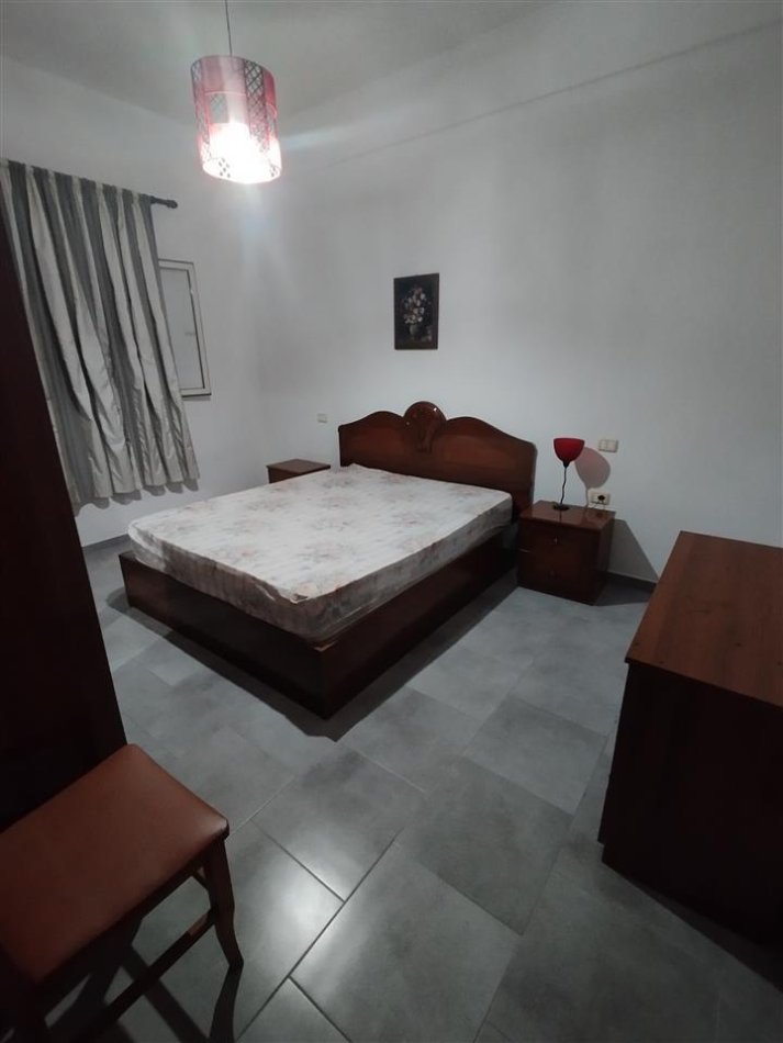 Tirane, jepet me qera shtepi 2+1+Ballkon Kati 3, 75 m² 330 € (Kodra e Priftit)