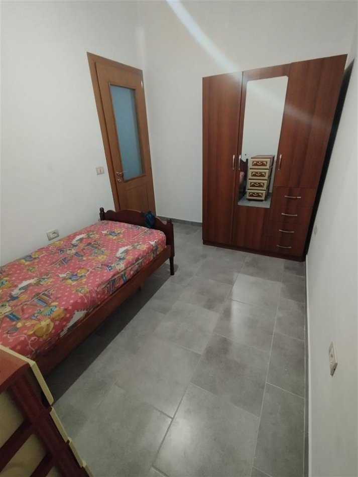 Tirane, jepet me qera shtepi 2+1+Ballkon Kati 3, 75 m² 330 € (Kodra e Priftit)