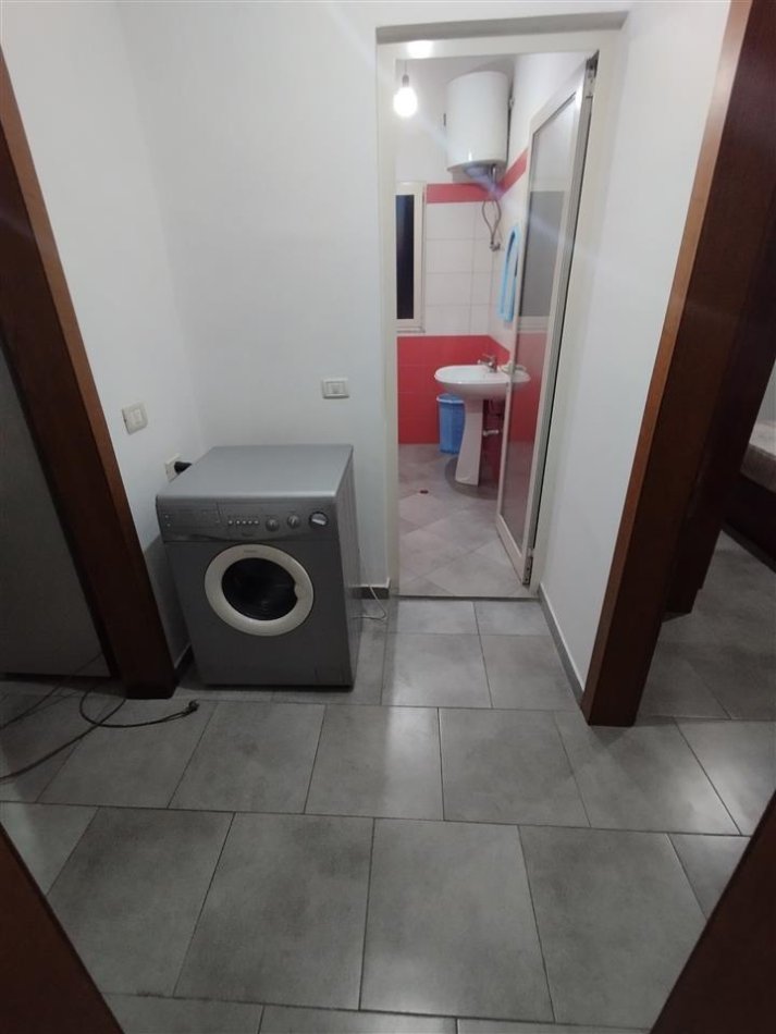 Tirane, jepet me qera shtepi 2+1+Ballkon Kati 3, 75 m² 330 € (Kodra e Priftit)