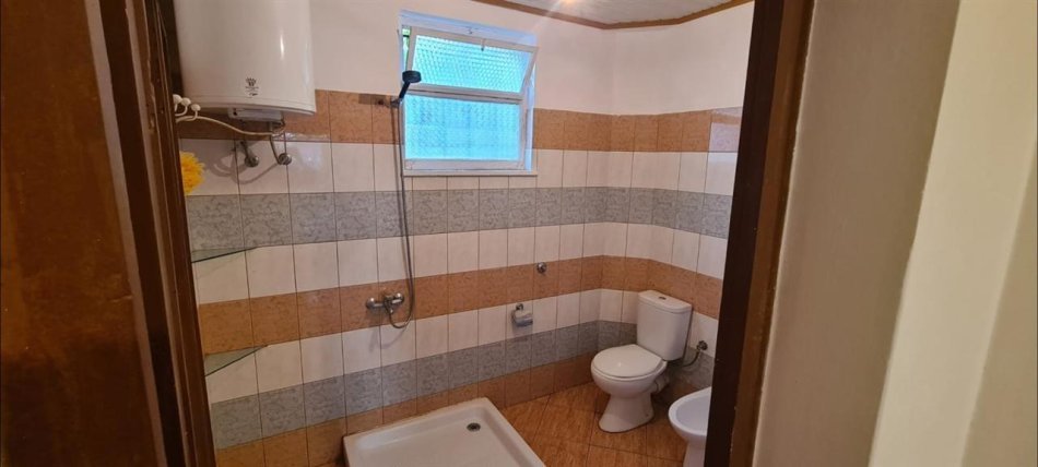 Tirane, jepet me qera shtepi 1+1 Kati 1, 70 m² 300 € (Allias , Rruga Zija Kambo)