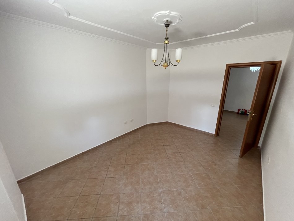 Tirane, shes apartament 2+1+Aneks+Ballkon Kati 1, 150 m² 275.000 € (KOMUNA PARISIT , KIKA 1)