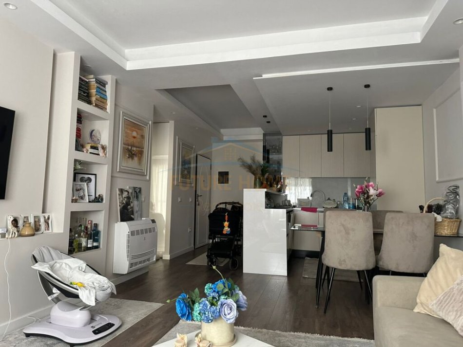 Tirane, shitet apartament 2+1+Ballkon Kati 2, 90 m² 179.000 € 