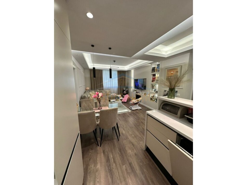 Tirane, shitet apartament 2+1+Ballkon Kati 2, 90 m² 179.000 € 
