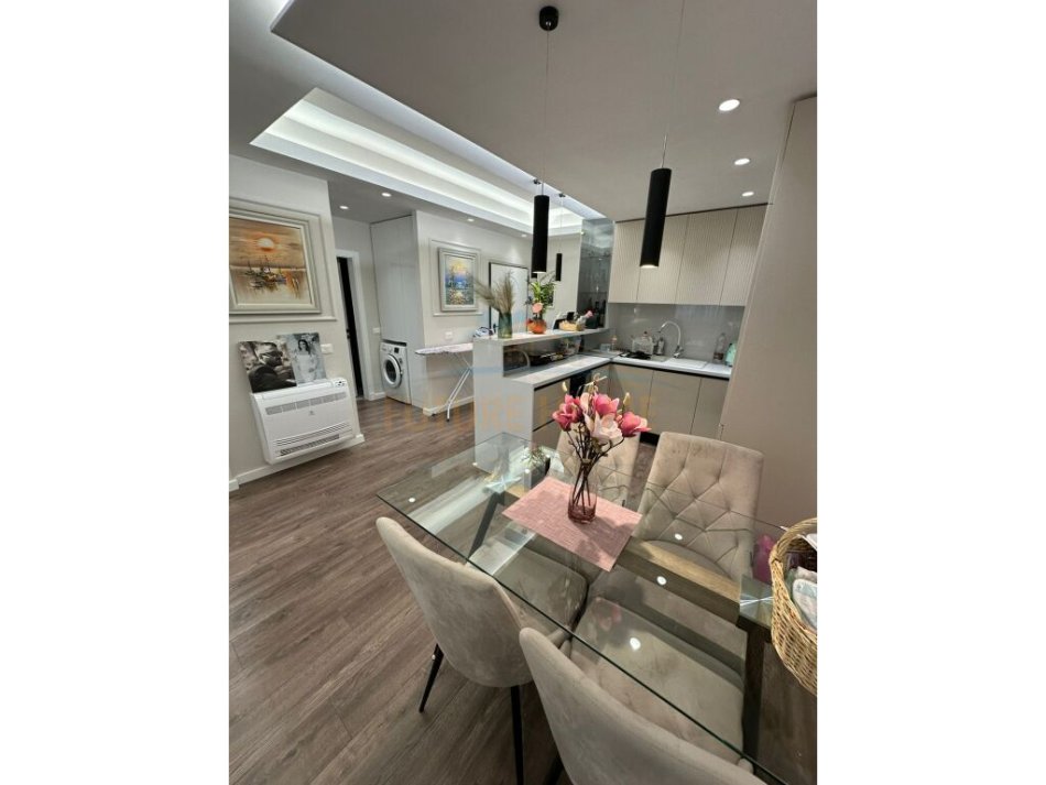 Tirane, shitet apartament 2+1+Ballkon Kati 2, 90 m² 179.000 € 