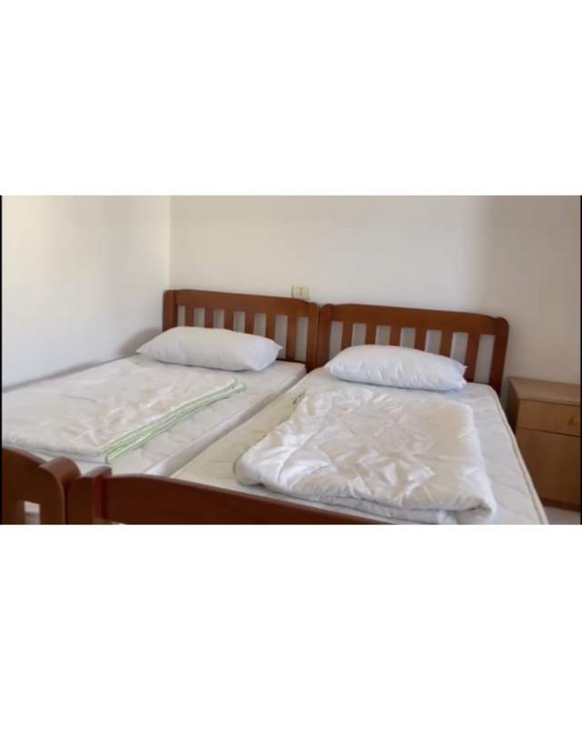 Tirane, jepet me qera garsonier Kati 4, 30 m² 27.000 Leke (Rruga Ferit Xhajko,Restaurant Durresi)