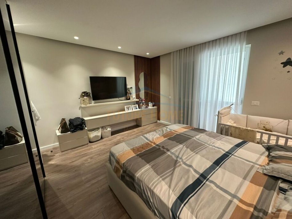 Tirane, shitet apartament 2+1+Ballkon Kati 2, 90 m² 179.000 € 
