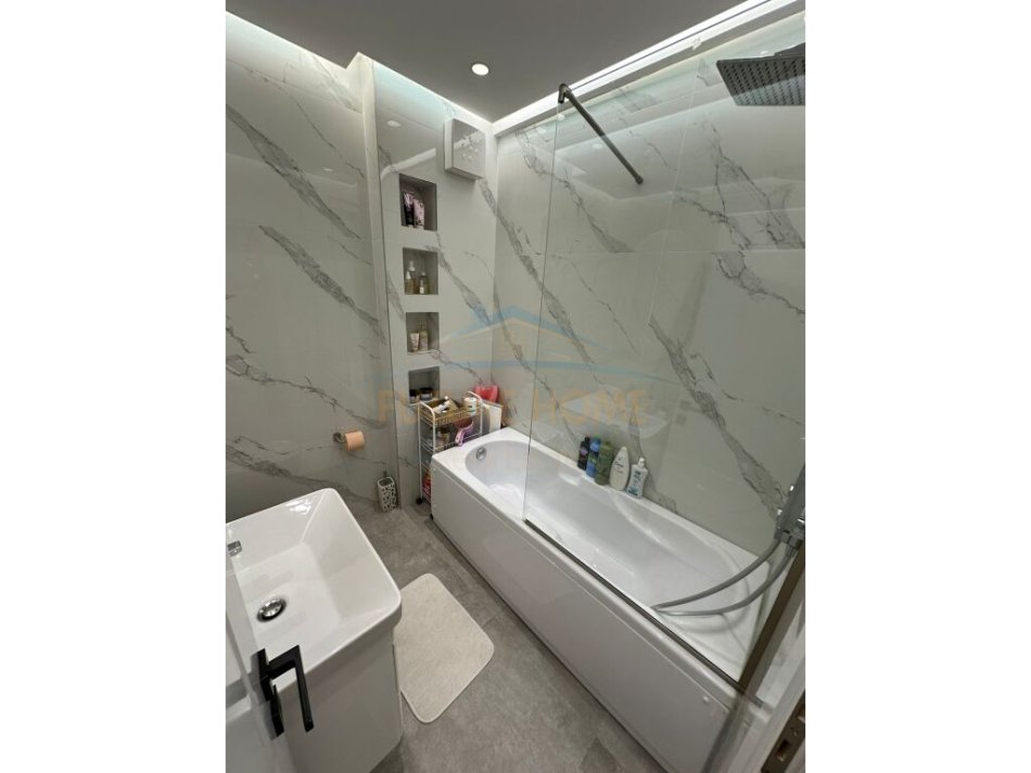 Tirane, shitet apartament 2+1+Ballkon Kati 2, 90 m² 179.000 € 