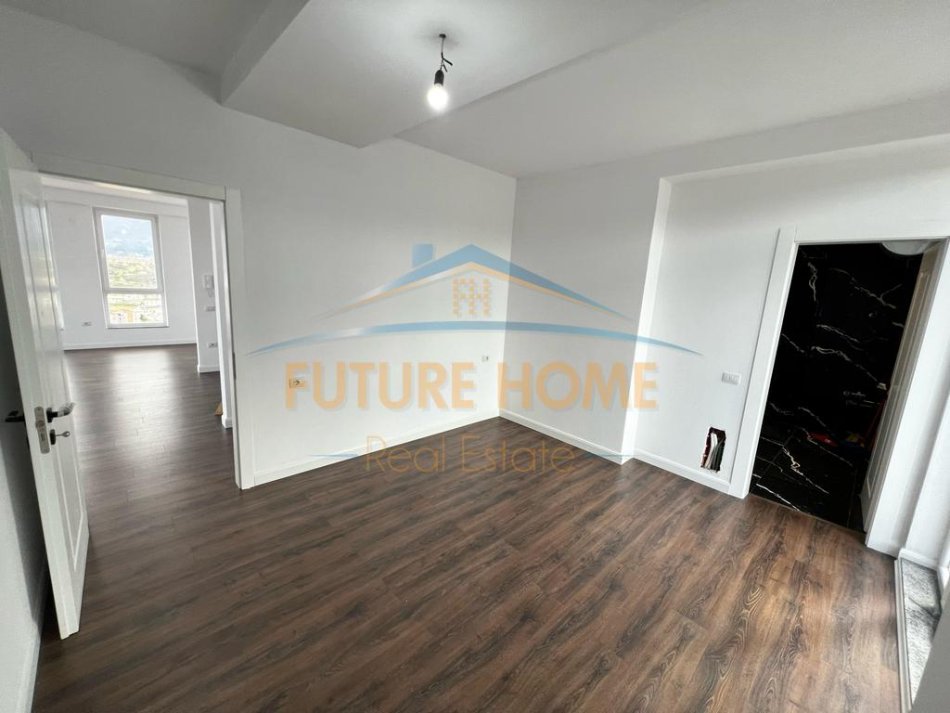 Tirane, shitet apartament 2+1+Ballkon Kati 5, 116 m² 250.000 €