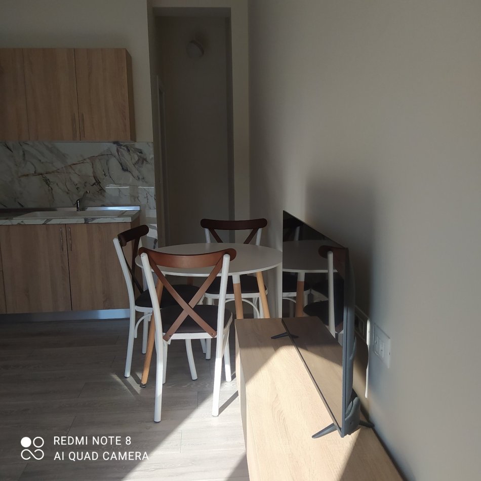 Tirane, jepet me qera garsonier Kati 3, 35 m² 280 € (News 24 , rruga Aleks Caci)