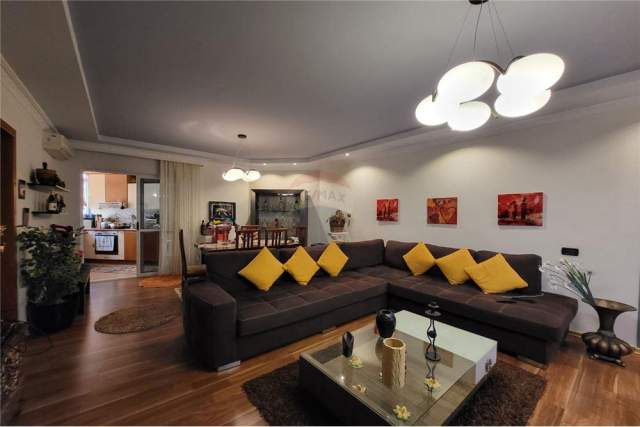 Tirane, shitet apartament 2+1 Kati 8, 84 m² 145.000 Euro (Konuna e Parisit)