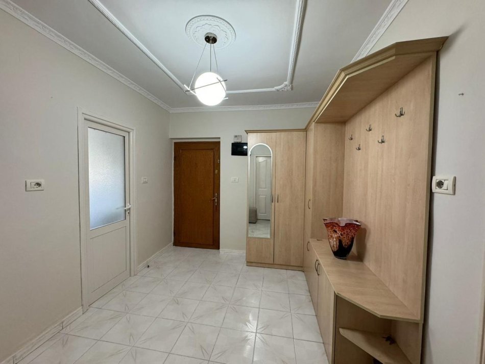 Tirane, jepet me qera apartament 2+1 Kati 5, 85 m² 700 € (Fast Food Capitol ,Sheshi Skenderbej)