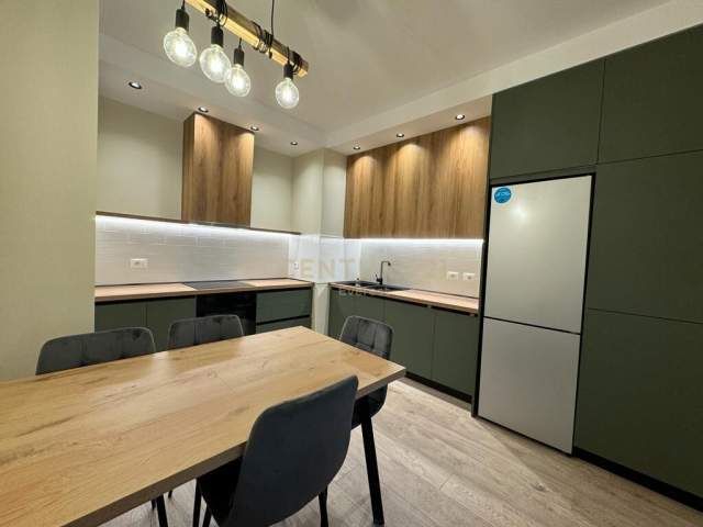 Tirane, jepet me qera apartament 70 m² 700 Euro (Kosovarve)
