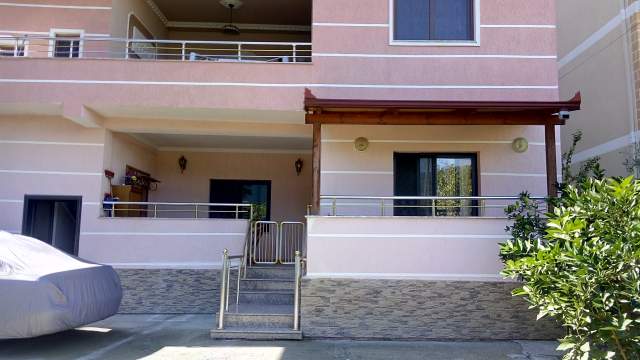 Tirane, Apart/Komplet Kati1 në Vilë / Ndërtes 4-Kat, 160m², kompletuar me objekte reja, Qera 600euro/muaj Rr.Haki Shehu, mbi Fak Ekonomik rreth 150m m