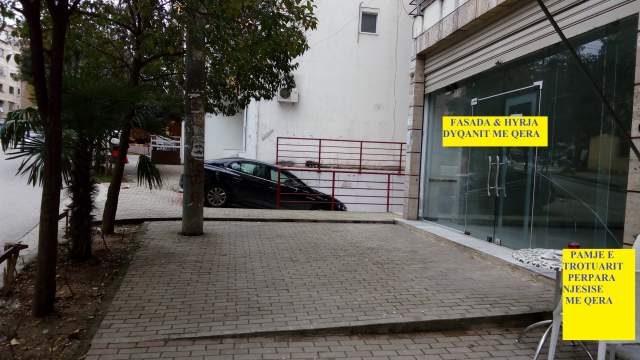 Tirane: Jepet me Qera Ambient Biznesi/Dyqan,i përshtatshëm për veshje, kepucë, shërbime telefonie, exchange, fast-food/grill etj, kati nivel trotuari,pallat i ri, në rr. I.Dollaku afër degëzimit/rrugës së ish-burgut të grave Tiarne