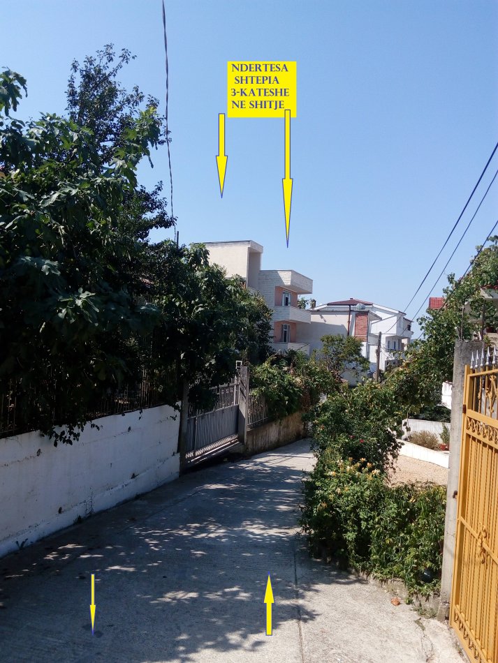 Tirane, Super Okazion! Shitet Ndërtes me 3-kate banim, ideale për 2-familje punime & materiale mjaft cilësore, sip.ndërtuar 420m², Cmim 800 €/m², në rr.Fuat Toptani / Ejup Kastrati, mbi Vilat Gjermane Tirane