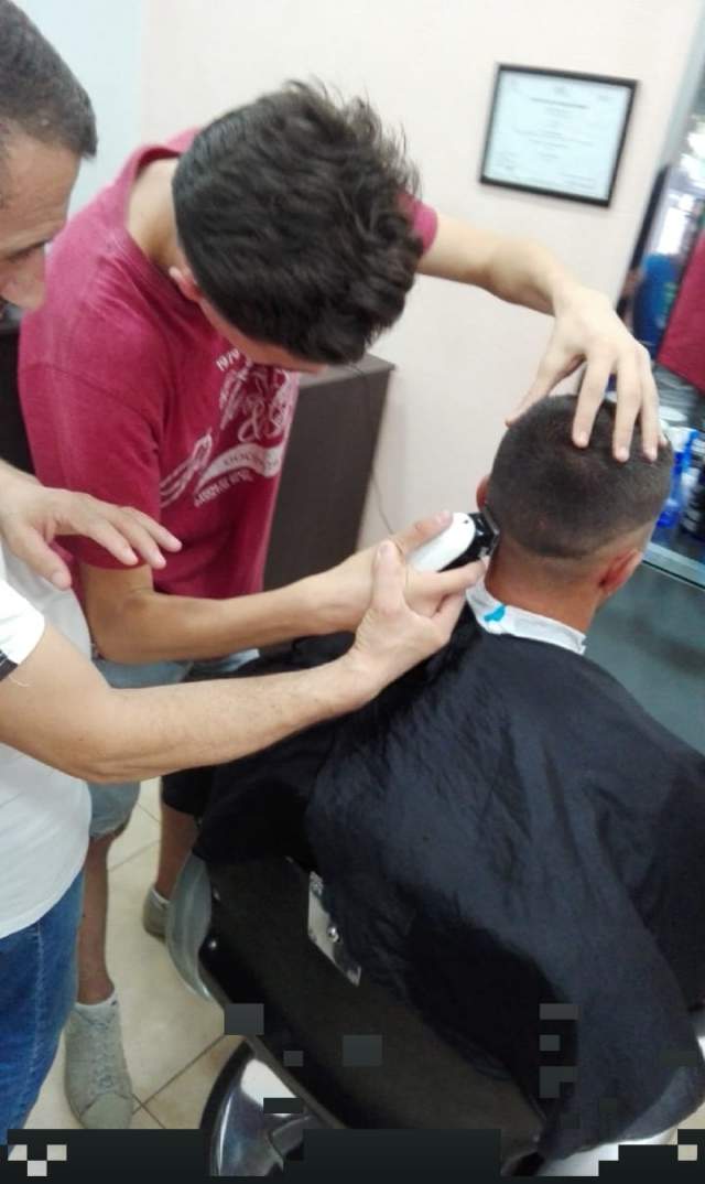 KURSE  PER  BERBER  TIRANE:  BARBERSCHOOL Samo, ZHVILLON KURSE PER  BERBER,  DHE TRAJNIME  PRAKTIKE  3  MUJORE  PER BERBER