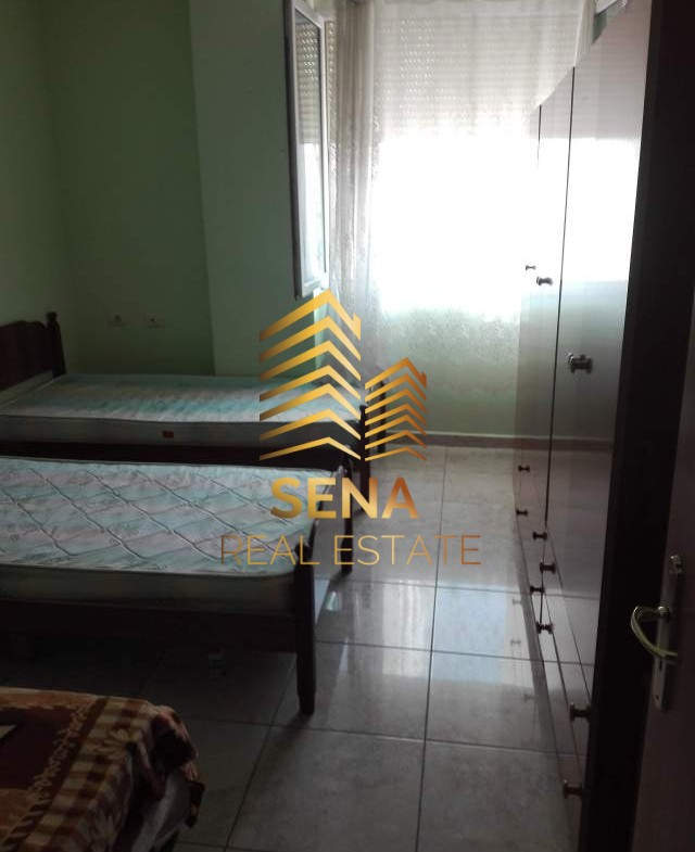 Tirane, jepet me qera apartament 2+1 Kati 5, 100 m² 450 € (Rruga Kastriotët)