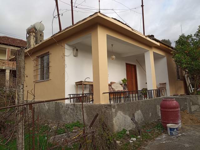 Tirane,Yzberisht,  shes shtepi private, 90 m2, truall 400 m2,  80.000 euro.