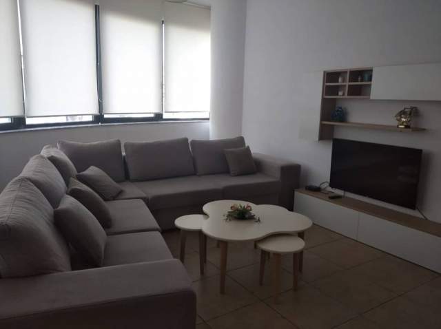 Tirane, jap me qera apartament 2+1 Rruga Kavajes