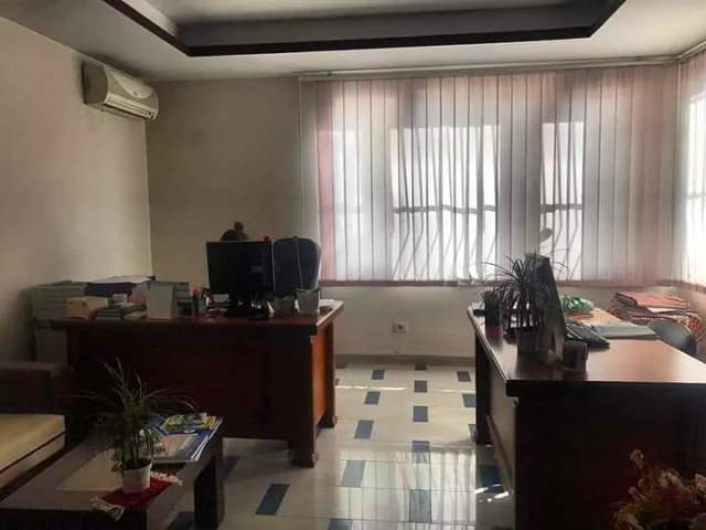 Tirane, jap me qera zyre Kati 2, 320 Euro