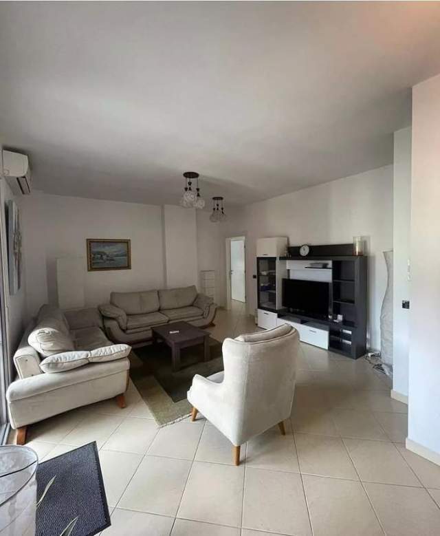 Shqiperi, jap me qera apartament 2+1 110 m²  (Rruga e kosovareve)