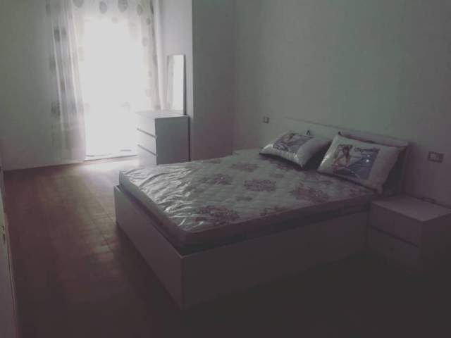 Tirane, jap me qera apartament 2+1 Kati 5, 650 Euro - Kika II, Komuna e Parisit
