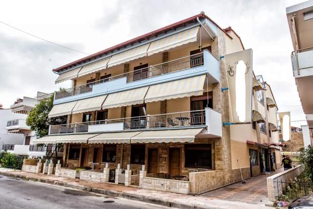 Greqi, Halkidiki Shitet hotel me 24 dhoma 1.140 m²