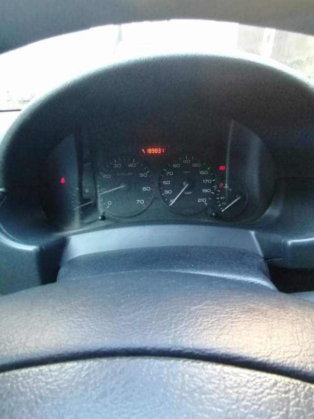 Tirane, shes minivan Peugeot Partner Viti 2007, 3.300 Euro